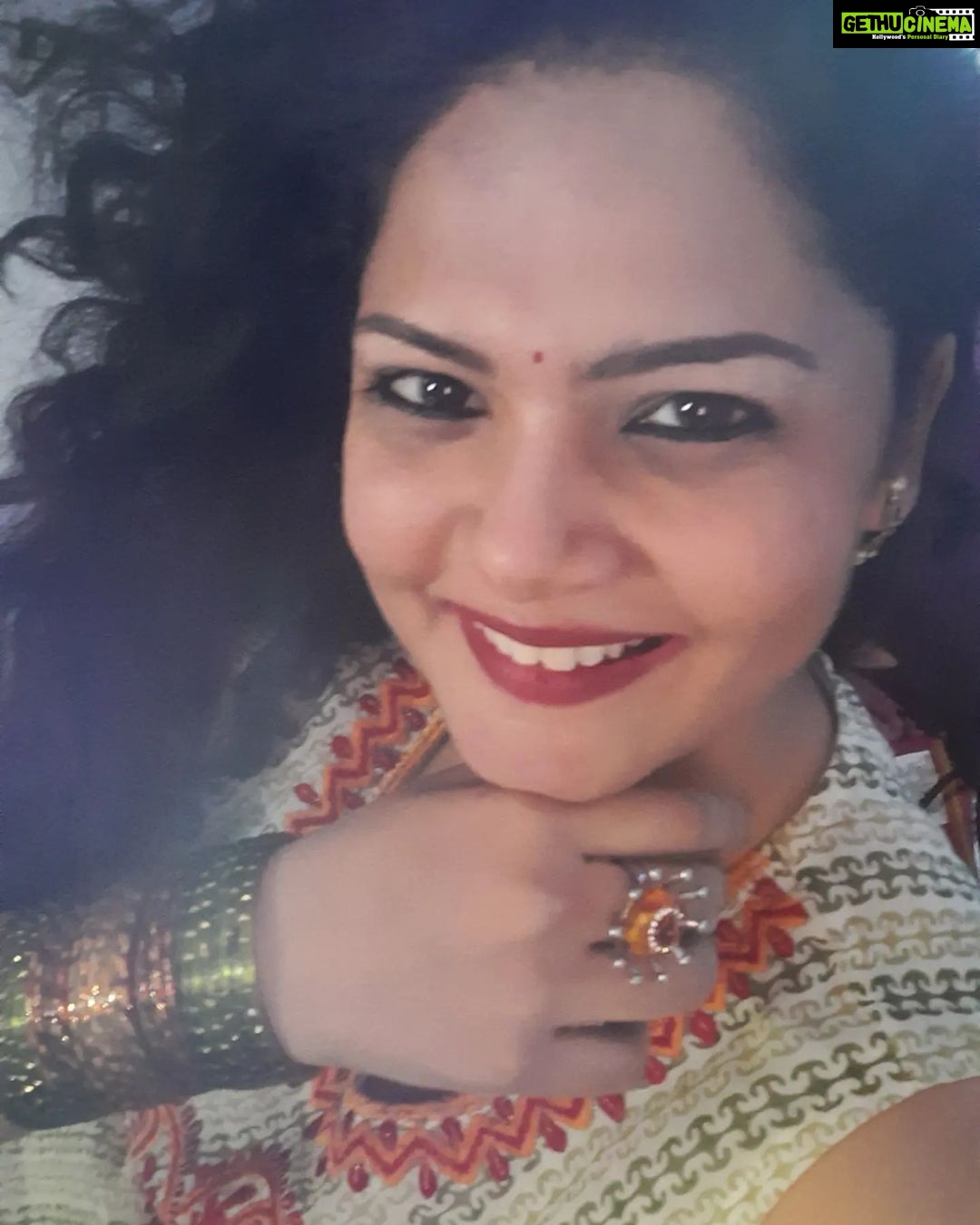 Anuya Bhagvath Instagram - :) #anuya #smile #bangles #redlips