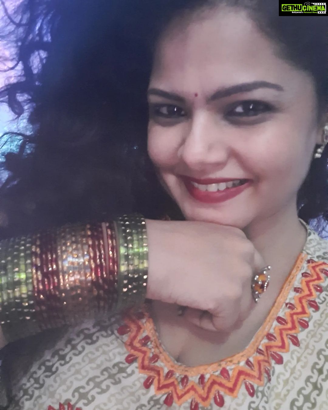 Anuya Bhagvath Instagram - :) #anuya #smile #bangles #redlips