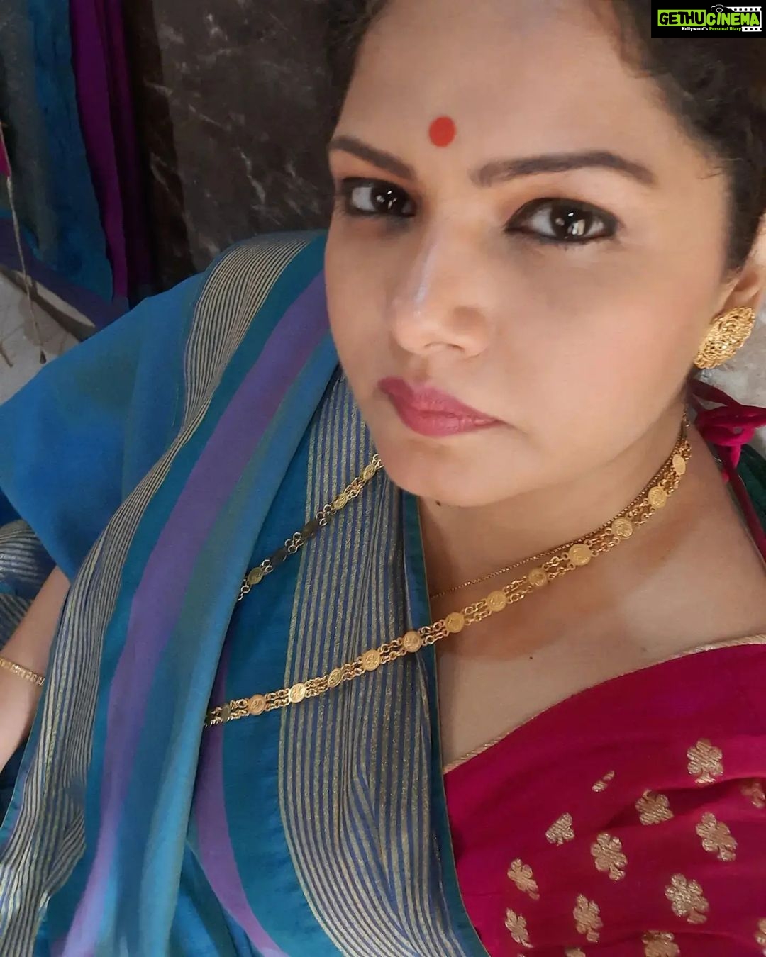 Anuya Bhagvath Instagram - Sarees and big bindi! So much character! My favourite look #actor #anuya #smile #character
