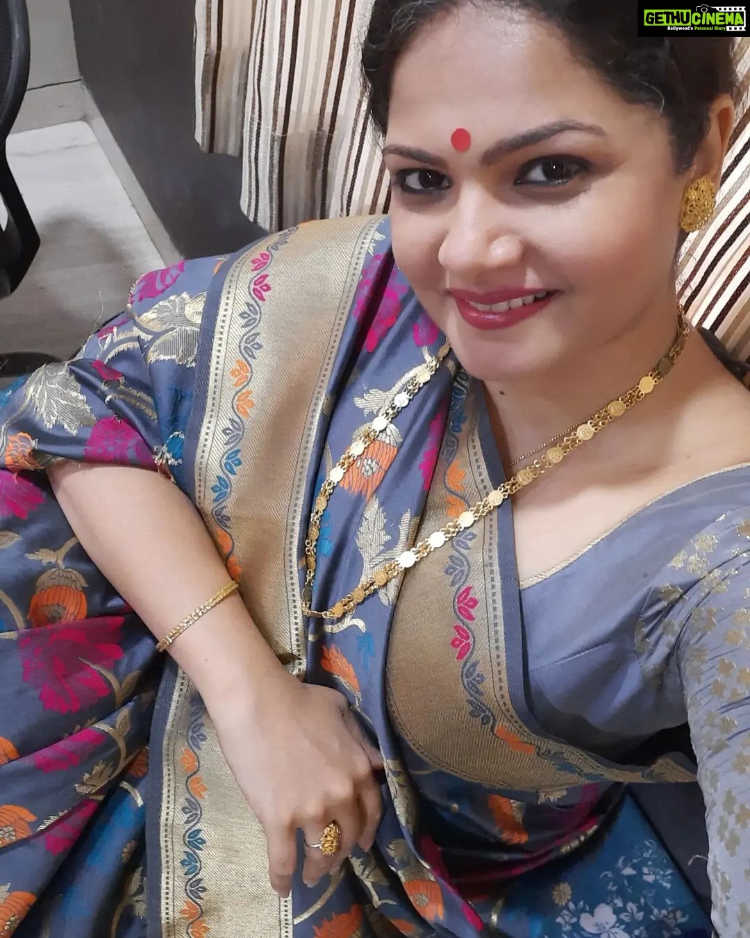 Anuya Bhagvath Instagram - Sarees and big bindi! So much character! My favourite look #actor #anuya #smile #character