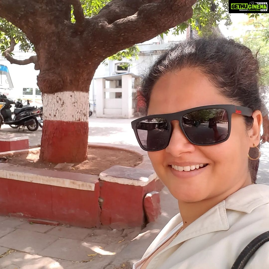 Anuya Bhagvath Instagram - Film & Television Institute of India! Joy day! #almamater #ftii #actor #wisdomtree #filmandtelevisioninstituteofindia #ftiicampus #ftiicanteen #film Film and Television Institute of India Pune