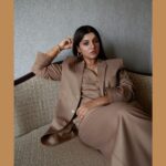 Aparna Balamurali Instagram – Custom made vintage suit for promotions day 3 #VeetlaVishesham

Shot by @shivkumardhale

Makeup & Hair design by @makeupbypoojasha

Styled by @theitembomb Mumbai – मुंबई