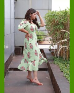 Aparna Balamurali Instagram - Promotions Day 2 💕 #VeetlaVishesham Outfit @thejodilife Shot by @mirrorcraftfilms Makeup & Hair design by @makeupbypoojasha Styled by @theitembomb Mumbai