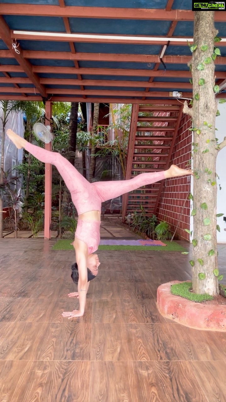 Aparnaa Bajpai Instagram - It’s always fun to be goofing around. Challenge accepted @zulmadeviaje . . . #yogachallenge #yogaeveryday #yogaeverywhere Inner Living Mandrem, Goa