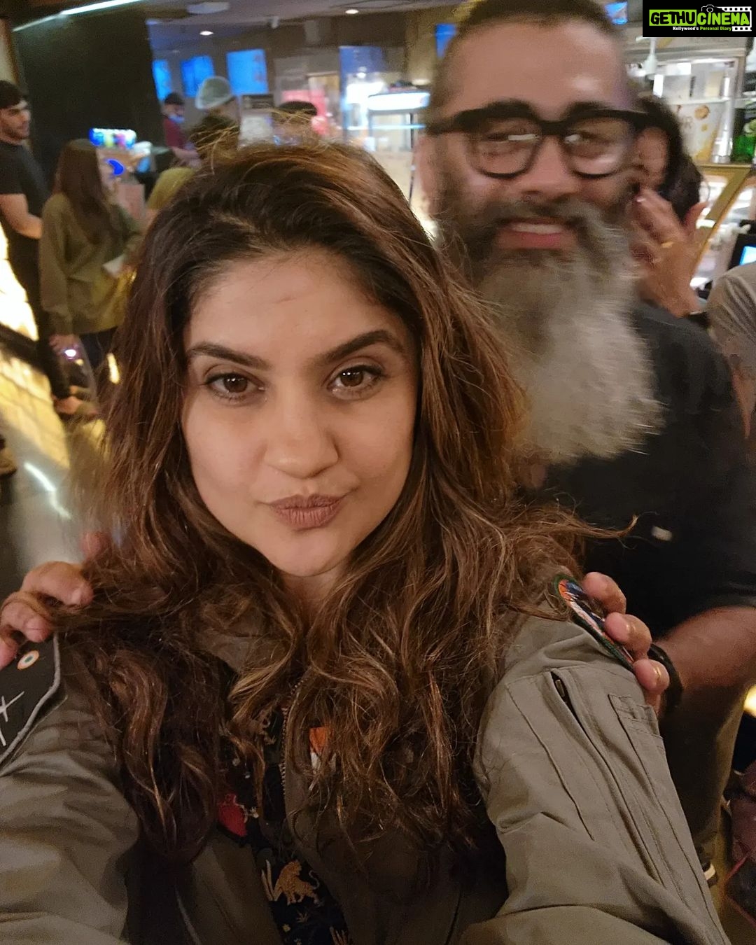 Archana Instagram - Thank youuuuuuuuuuuuuu .... #part2 of our #topgun #maverick #premier #screening #friends #love #happiness #wow #❤️ Juhu PVR