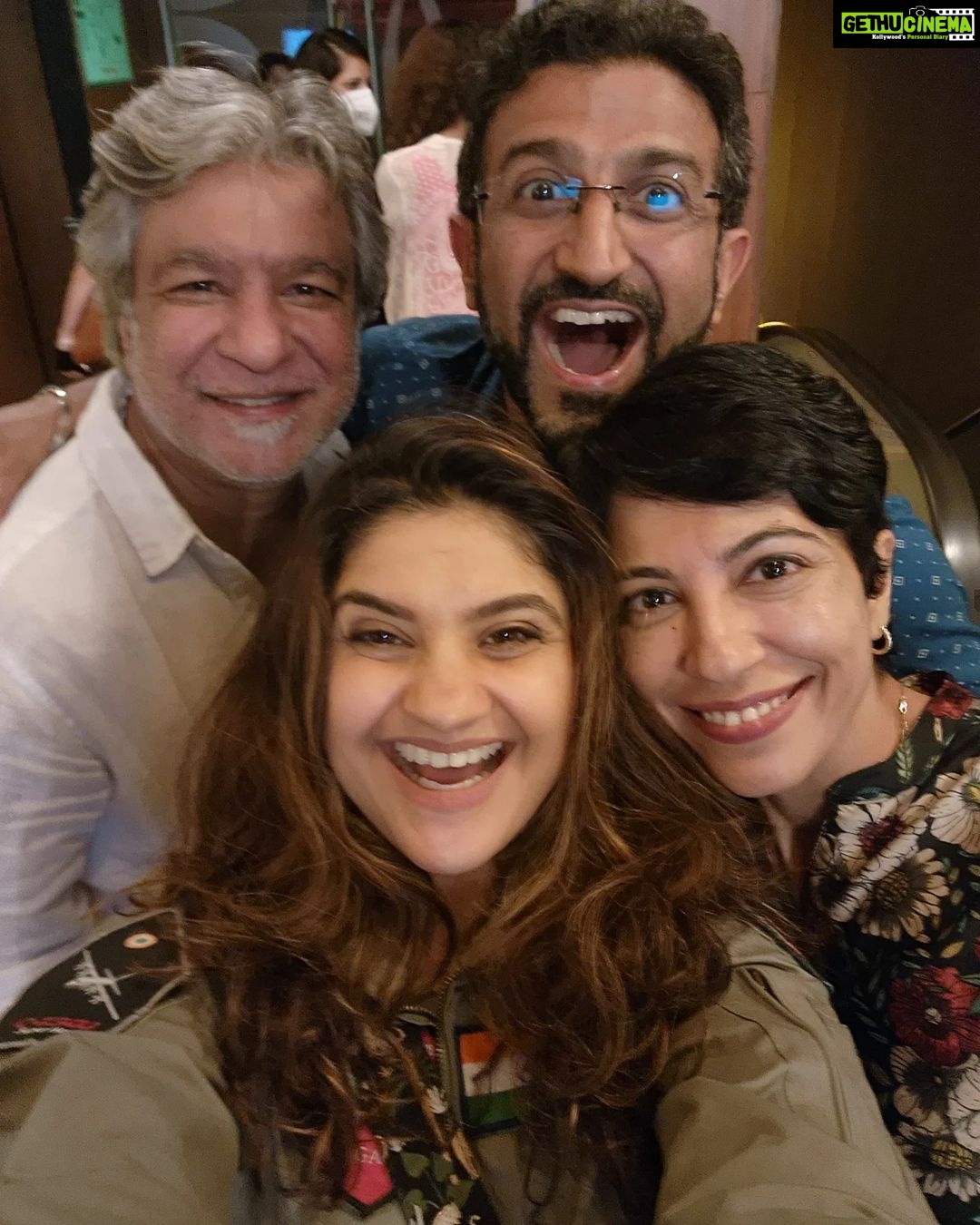 Archana Instagram - Thank youuuuuuuuuuuuuu .... #part2 of our #topgun #maverick #premier #screening #friends #love #happiness #wow #❤️ Juhu PVR