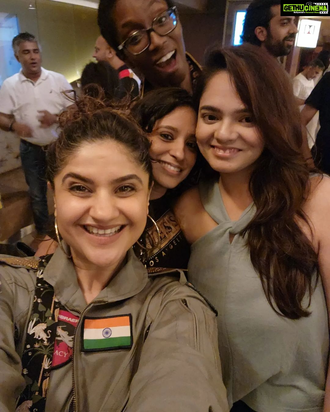 Archana Instagram - Thank youuuuuuuuuuuuuu .... #part2 of our #topgun #maverick #premier #screening #friends #love #happiness #wow #❤️ Juhu PVR