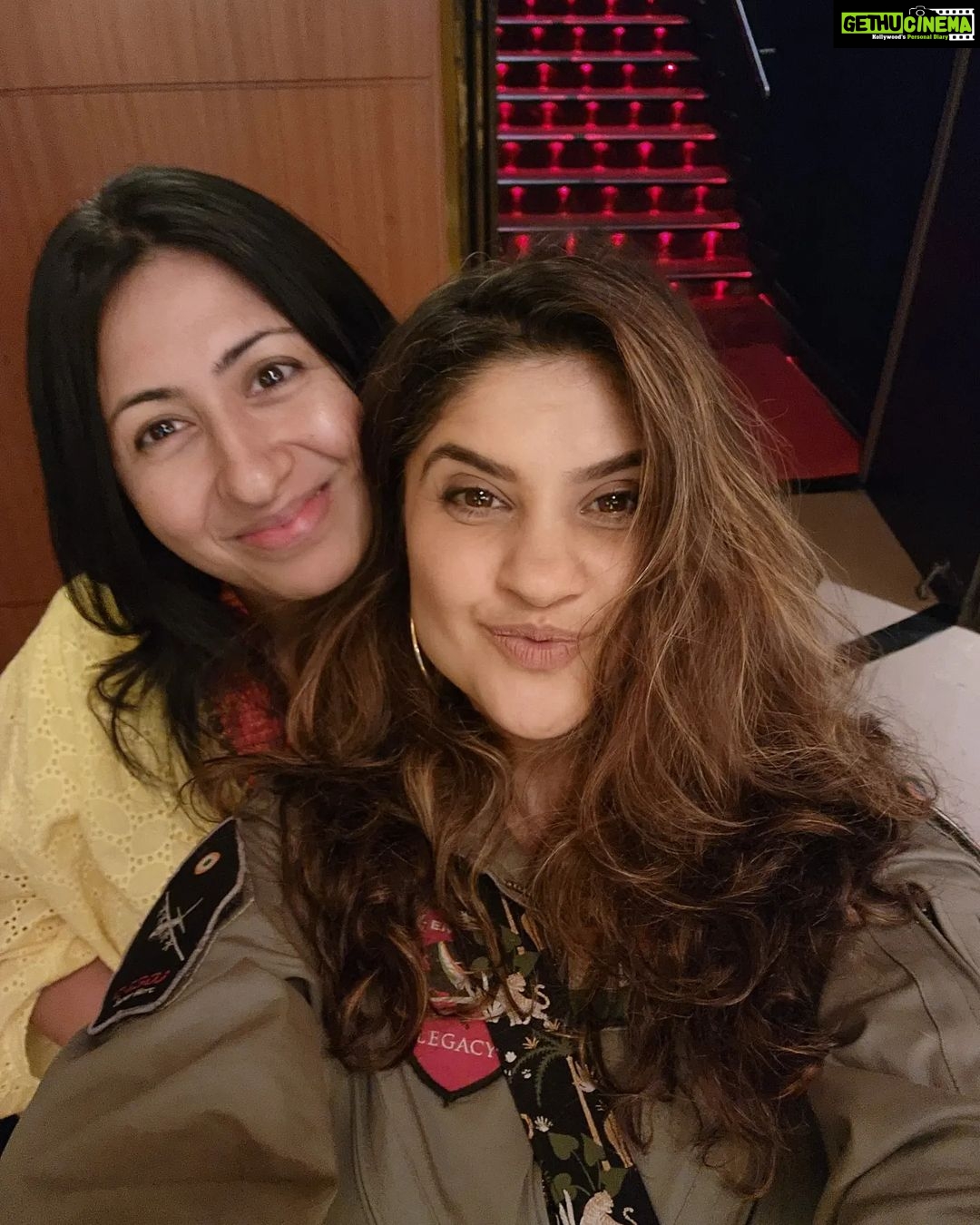 Archana Instagram - Endless list of friends who Made it & can't thank them enough to make it soooooo special for us! The @topgunmovie & @wood_feather association #screening Was a hit because of alll our lovely friends who made it! My school ke time se family :) #wingman #woodfeather #propellers #topgun #friends #family #list #1 #mumbai #india #desi #bespoke #aviation #decor #akshaysharma #part1 PVR Dynamix, Juhu