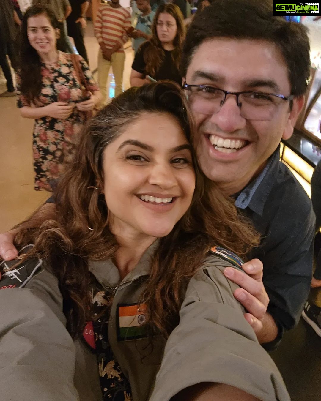 Archana Instagram - Endless list of friends who Made it & can't thank them enough to make it soooooo special for us! The @topgunmovie & @wood_feather association #screening Was a hit because of alll our lovely friends who made it! My school ke time se family :) #wingman #woodfeather #propellers #topgun #friends #family #list #1 #mumbai #india #desi #bespoke #aviation #decor #akshaysharma #part1 PVR Dynamix, Juhu