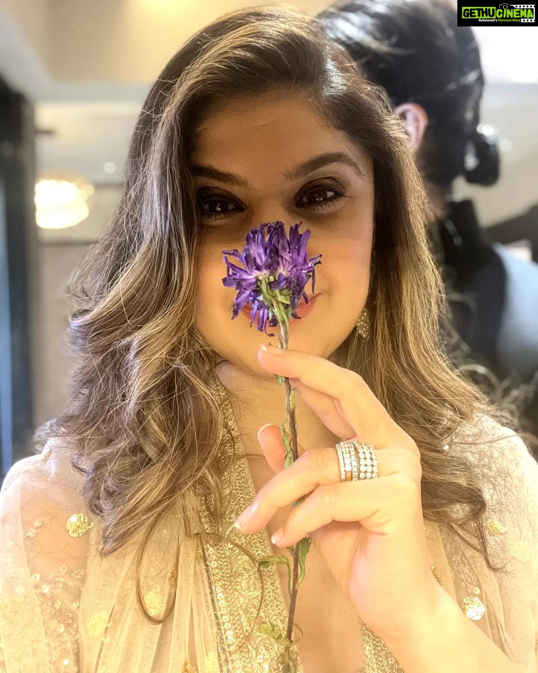 Archana Instagram - This #color is driving me #insane in a good way! The year of #periwinkle ... #pantone of the year #2022 I #purle you sooooo much 💜💜💜
