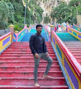 Arun Vijay Instagram - Took the blessings of lord Muruga!!🙏🏽❤️
#BatuCaves #Malaysia 
#YaanaiPromotions
#Yaanai
#YaanaiFromJuly1st 💥