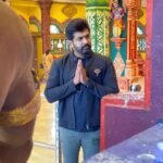 Arun Vijay Instagram - Took the blessings of lord Muruga!!🙏🏽❤️ #BatuCaves #Malaysia #YaanaiPromotions #Yaanai #YaanaiFromJuly1st 💥