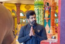 Arun Vijay Instagram - Took the blessings of lord Muruga!!🙏🏽❤️ #BatuCaves #Malaysia #YaanaiPromotions #Yaanai #YaanaiFromJuly1st 💥
