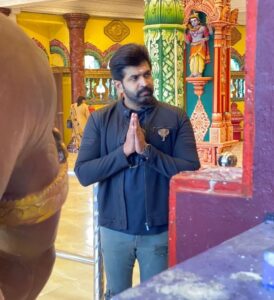 Arun Vijay Instagram - Took the blessings of lord Muruga!!🙏🏽❤️ #BatuCaves #Malaysia #YaanaiPromotions #Yaanai #YaanaiFromJuly1st 💥