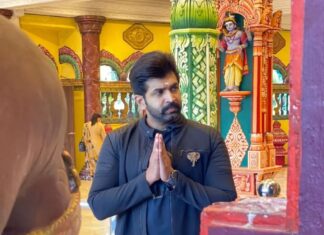 Arun Vijay Instagram - Took the blessings of lord Muruga!!🙏🏽❤️ #BatuCaves #Malaysia #YaanaiPromotions #Yaanai #YaanaiFromJuly1st 💥