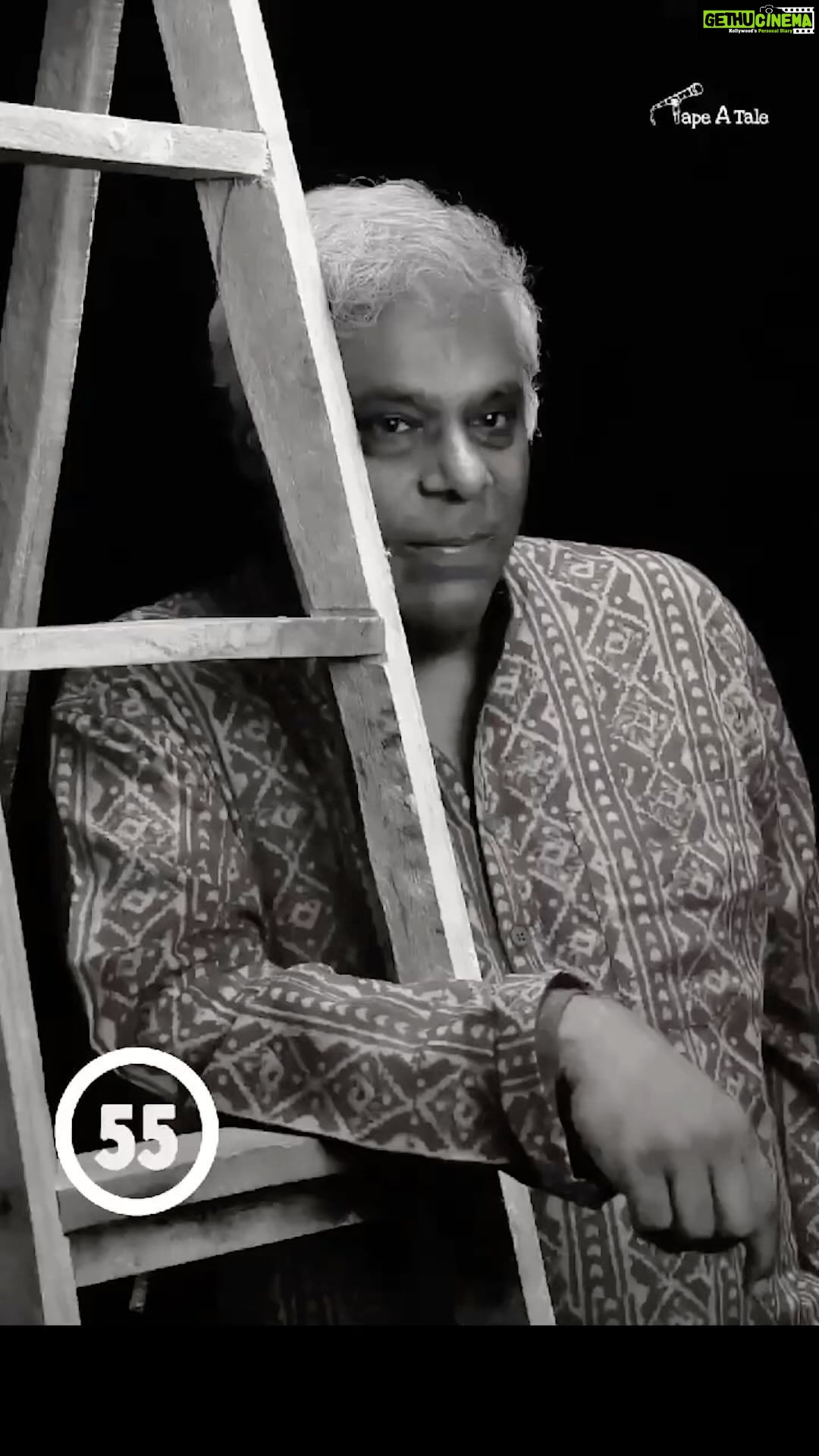 Ashish Vidyarthi Instagram - Kahanikaar #55, a collection of 6 stories that will give you goosebumps. #bachpan What do you guys think happened in the story? Performer: @ashishvidyarthi1 Writer: FIfest Director: @rak_upgraded Editor: @ali.whosane Producer: @tapeatale #tapeatale #tat #storytelling #kahanikaar55 #55 #kahaniyaan #kahani #ashishvidyarthi #55wordstory #bachpan