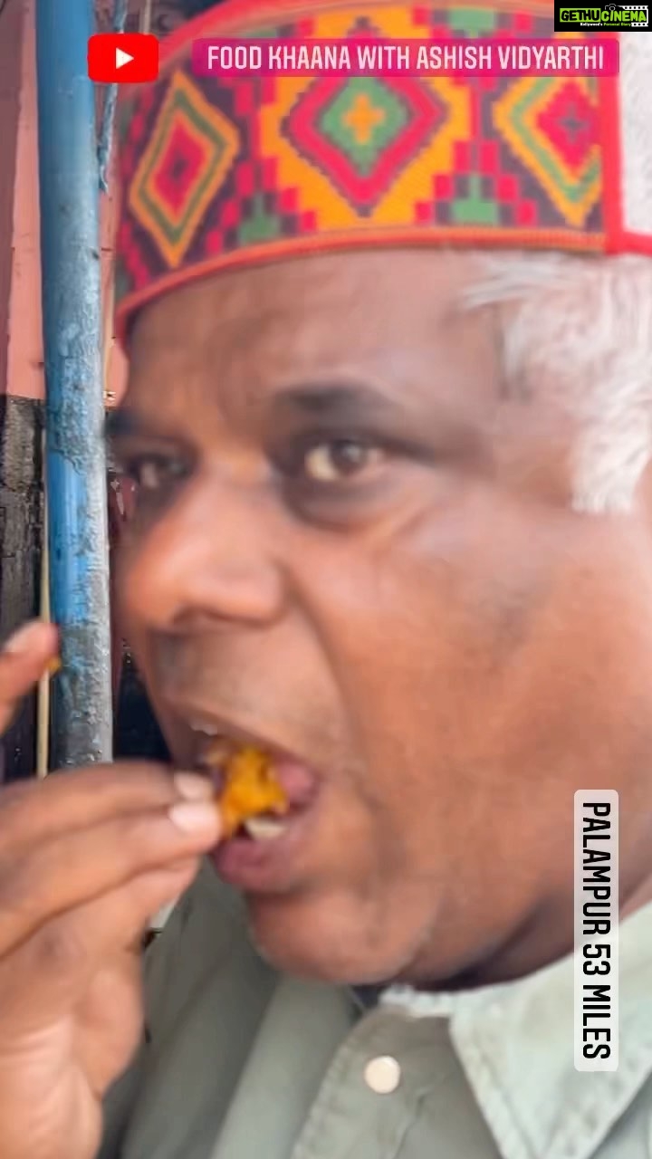 Ashish Vidyarthi Instagram - Bhaisaab Pakode khatam ho gaye😅 #palampur #travel #food #chai #pahadichai #pahad #himachalpradesh #himachal #mountains #love #friendship #dosti #reelsinstagram #reelkarofeelkaro #reelitfeelit Palampur Himchal Pardesh