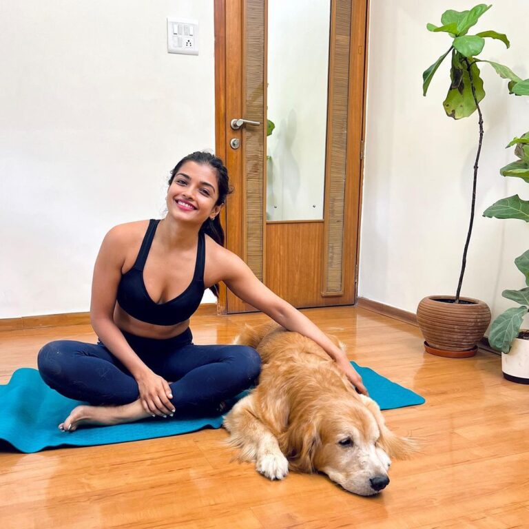 Ashna Zaveri Instagram - This boy has my heart 😍🐶 Shot an amazing vlog with this cutie , can’t wait for it to be out ❤️ Subscribe to my YouTube channel if you haven’t already 😜 https://youtube.com/channel/UCuWMjo94alYr6Seu-HYQhAg