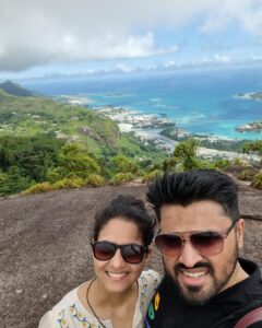 Ashwathy Warrier Instagram - Traveller mode 🧳🕶🌞 
#travel #travelling #sun #explore #experience #new #adventure #sand #beach #capoliatrail #view #travelpartner #bluesky #ontopoftheworld
