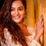 Athulya Ravi Instagram – Inhale peace ! Exhale chaos !!! ❤️❤️ 
Costume @chakrabortymukta 👗
M&H @mua_vijisharath 🥰
Clicked @badri_golden_frames_studios 📸