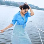 Athulya Ravi Instagram - Difficult roads always lead to beautiful destination!!! #happyweekend😊 #beachvibes #blue💙sky !! @mua_vijisharath 🤗 @composedbysivaveeman 📸