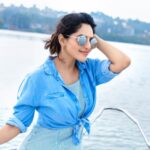 Athulya Ravi Instagram – Difficult roads always lead to beautiful destination!!! #happyweekend😊 #beachvibes #blue💙sky !! 
@mua_vijisharath 🤗
@composedbysivaveeman 📸