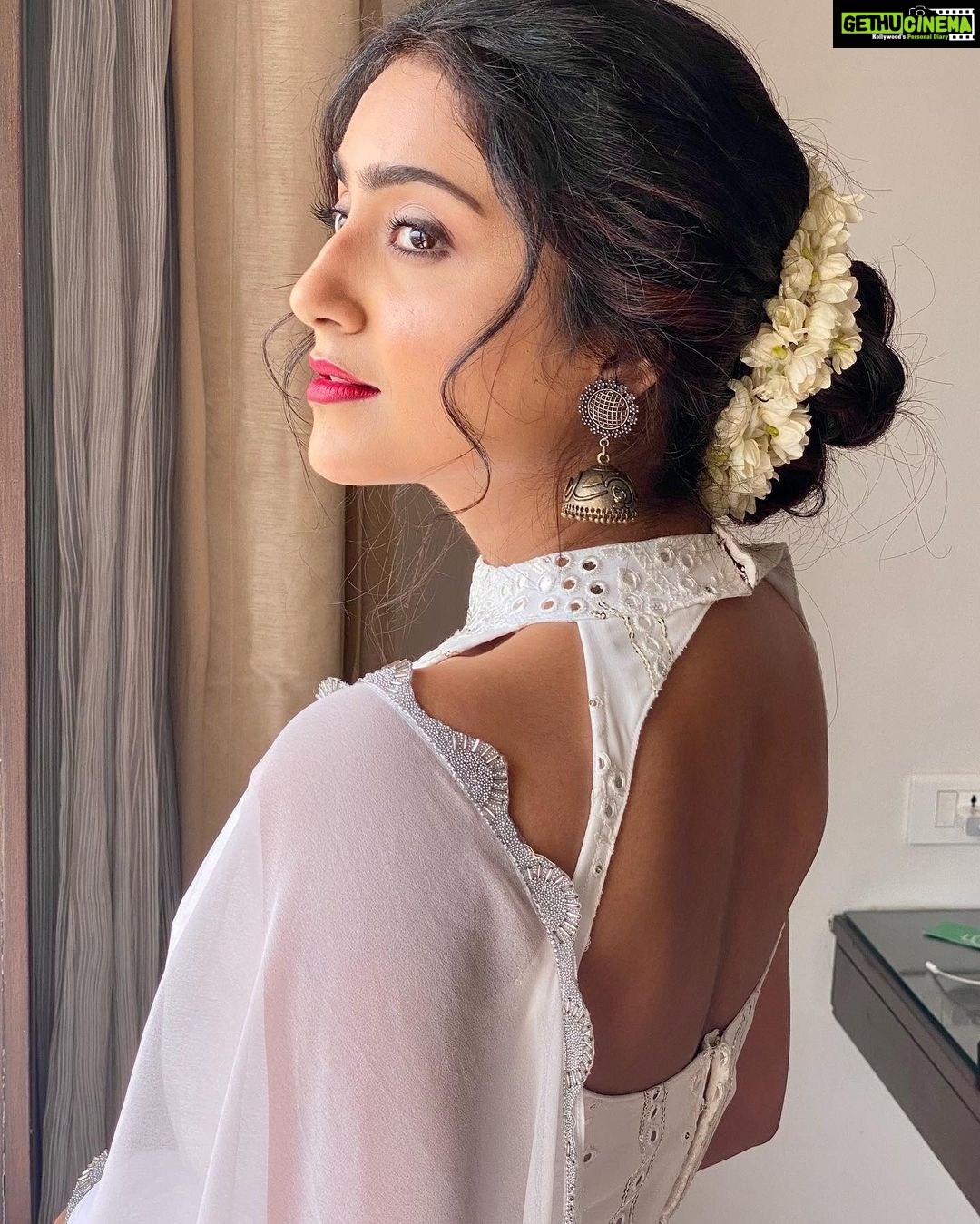 Avantika Mishra Instagram - Ah, can feel the butterflies in my stomach 🦋 ❤️ #DBlockOnJuly1st