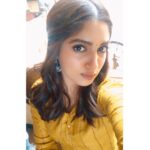 Bhumi Pednekar Instagram - Hello ☀️ . . . #goodmorning #insta #fam #love #mellowyellow #wednesday #durgavati