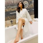 Bhumi Pednekar Instagram - Mood for the decade 💋✨😎 . . . #hello #instafam #tuesday #mood #love