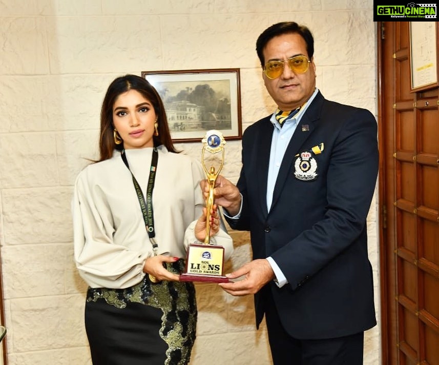 Bhumi Pednekar Instagram - Thank you @LionsGoldAwards @LionRajuVM for this honour. #SaandKiAankh #BestActorFemale #BebeAndJiji #gratitude