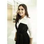 Bhumi Pednekar Instagram - Chic-a 🎀 . . . #hello #instagram #goodmorning #love #blackandwhite #karllagerfeld #godrejlaffaire @karllagerfeld @coverstoryfsl @jimmychoo @swarovski