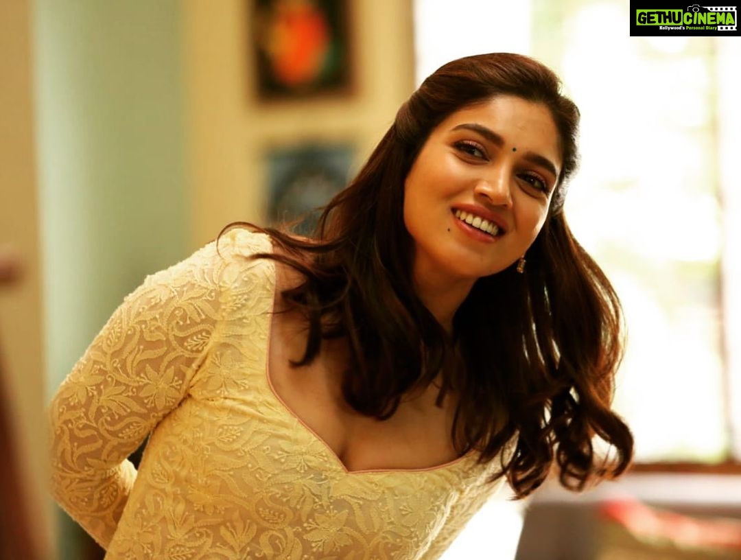 Bhumi Pednekar Instagram - Vedika Tripathi is asking ,picture dekhi Ke nahi? #patipatniaurwoh