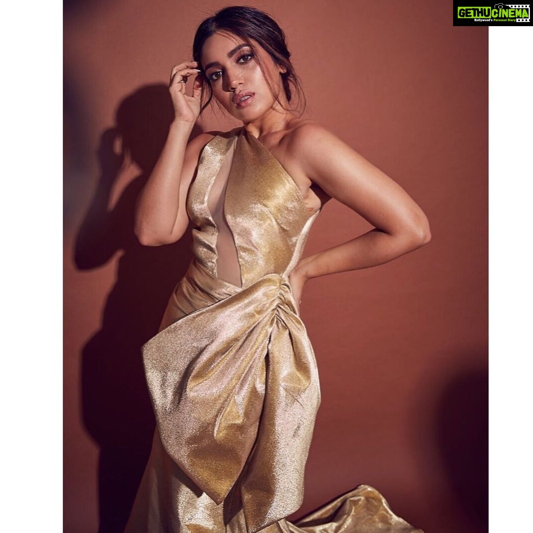 Bhumi Pednekar Instagram - Baby Gold ✨ . . . #lastnight #starscreenawards2019 #bestactorcritics #gratitude #love #thankyou