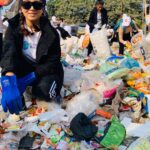 Bhumi Pednekar Instagram - It’s our mess to clean 😁 #happynewyear India generates 25940 tonnes of plastic waste everyday,of 10376 tonnes is uncollected plastic 💁🏻‍♀️ Start segregating your garbage at home.Make sure you recycle plastic.We have to co exist with nature #circulareconomy #climatechange #plasticpollution #garbagesegregation