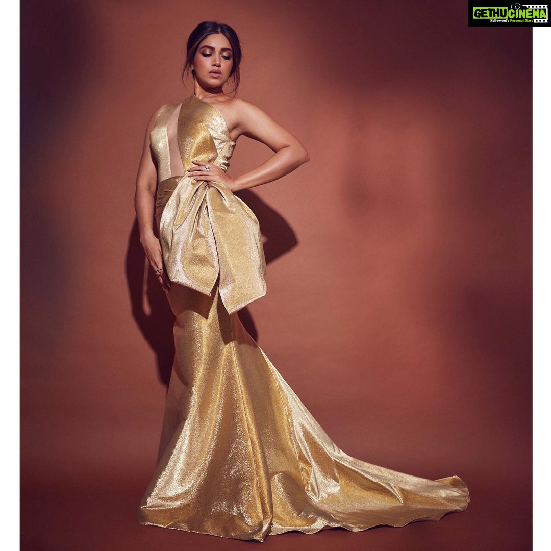 Bhumi Pednekar Instagram - Baby Gold ✨ . . . #lastnight #starscreenawards2019 #bestactorcritics #gratitude #love #thankyou