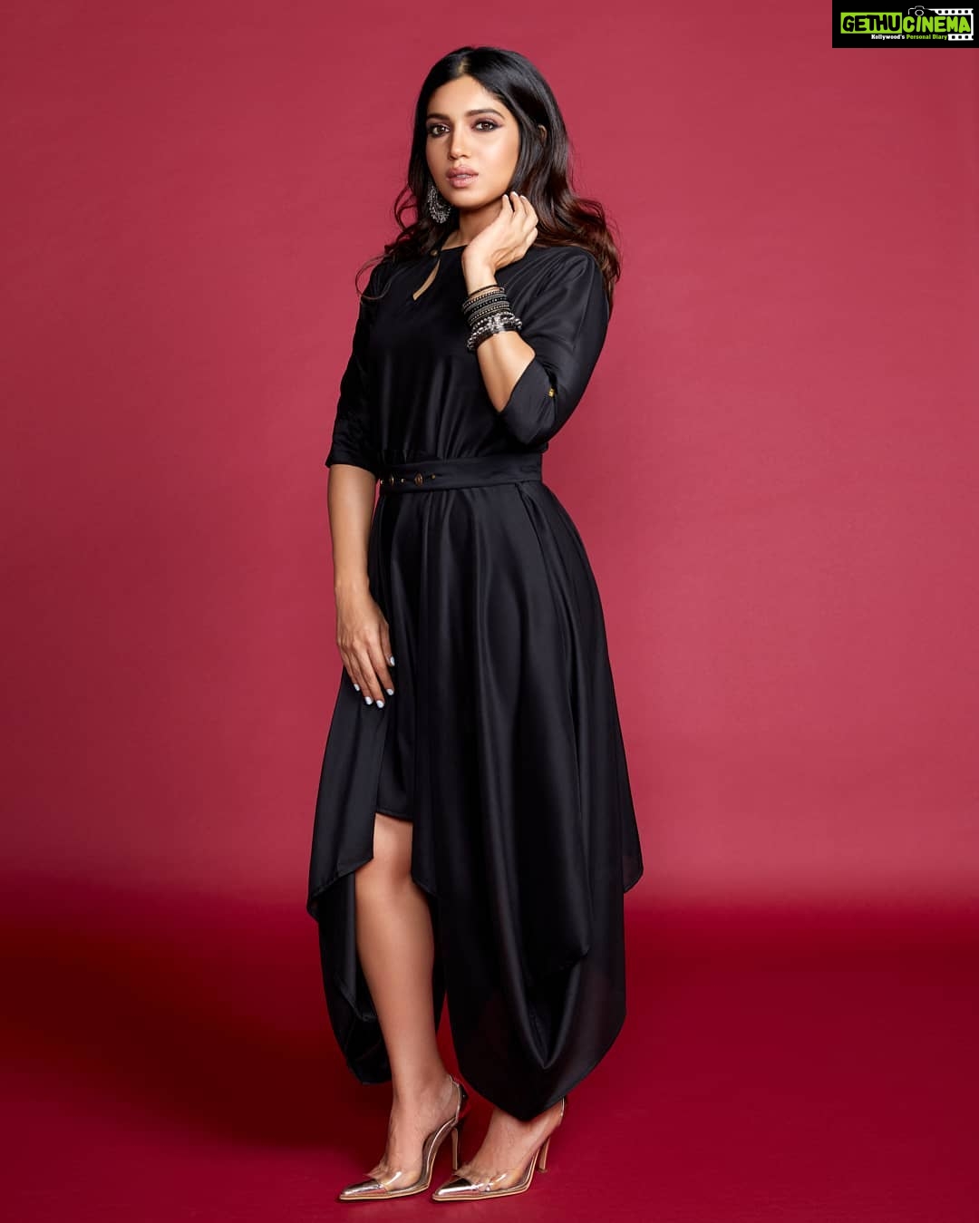 Bhumi Pednekar Instagram - Comfortable styling is my zone!! Find my favourite picks of the season at @raisin.global Come on guys it's #BlackFriday let's prevail the amazing discounts. #RaisinGirl