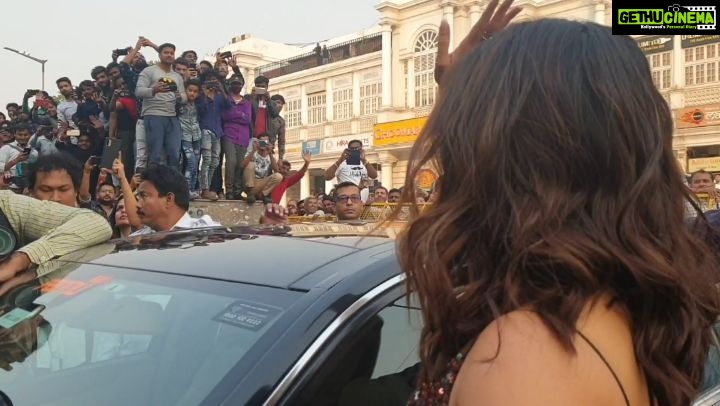 Bhumi Pednekar Instagram - Delhi ki galiyon mein #AnkhiyonSeGoliMare #PatiPatniAurWoh