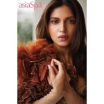 Bhumi Pednekar Instagram - There was a calm in her eyes,the kind that stirred a storm in me 🍁 . . . #goodmorning #Insta #Fam #cover #musing #love #gratitude #november #tuesday