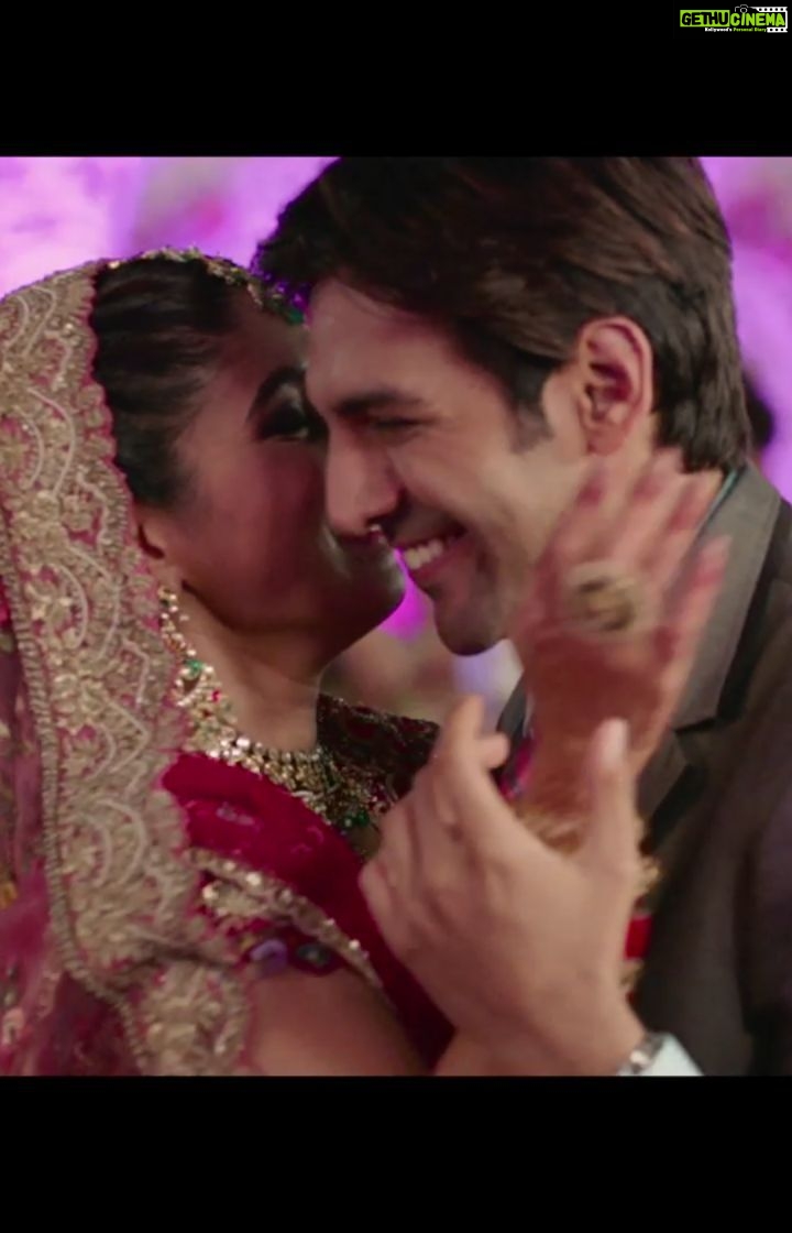 Bhumi Pednekar Instagram - Ek biwi toh handle nahi kar paa rahe the, ab WOH ki entry ke saath kya hoga inka? @kartikaaryan @ananyapanday @mudassar_as_is @aparshakti_khurana @junochopra @bhushankumar @brstudiosllp @tseriesfilms @tseries.official @manurishichadha