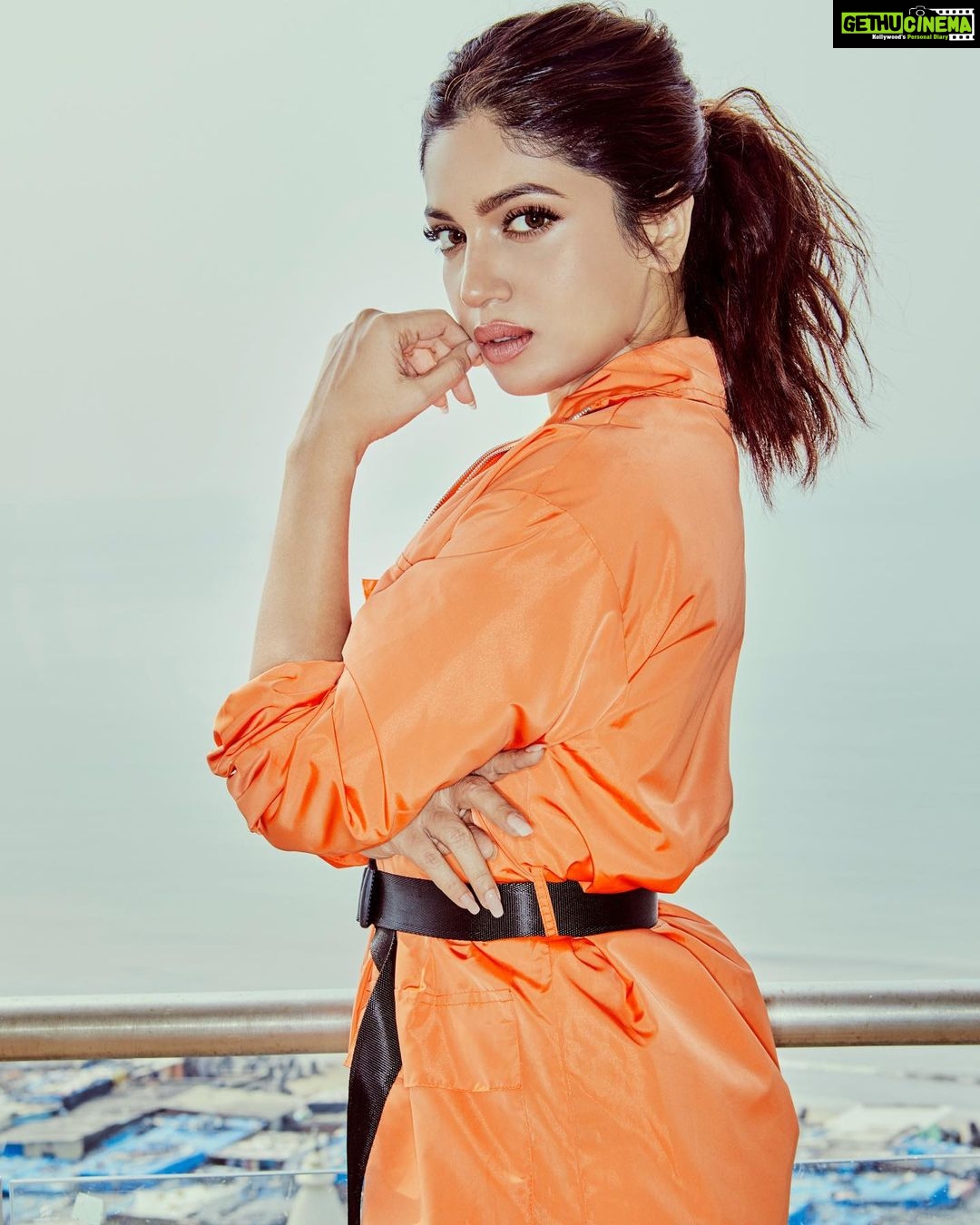 Bhumi Pednekar Instagram - 🧡 . . . #goodmorning #sunday #love #neon