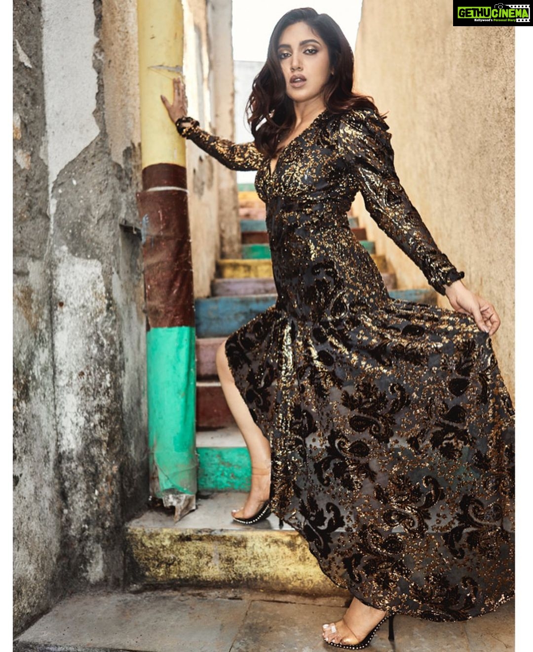 Bhumi Pednekar Instagram - I love it when they call me Señorita!!! 💃🏻 . . . #goodmorning #insta #love #poser #black #gold #muse Mumbai, Maharashtra