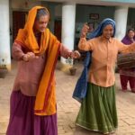 Bhumi Pednekar Instagram - Dance Bebe Dance! 👯‍♀️ #BabyGold Out now! (Link in Bio.) #SaandKiAankh . . . . . @taapsee @tusharhiranandani @anuragkashyap10 @sarkarshibasish @nidhiparmarhira @reliance.entertainment @shooterdadiofficial @shooterdadi @vishalmishraofficial @rajshekharis @sonamohapatra @jyoticatangri @zeemusiccompany @pvrpictures