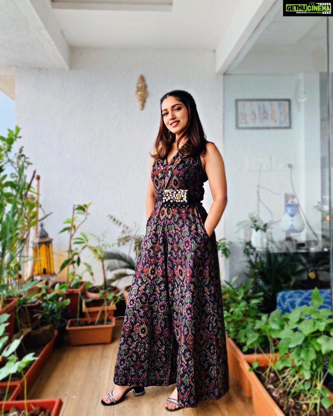 Bhumi Pednekar Instagram - Look up to the skies and see ✨