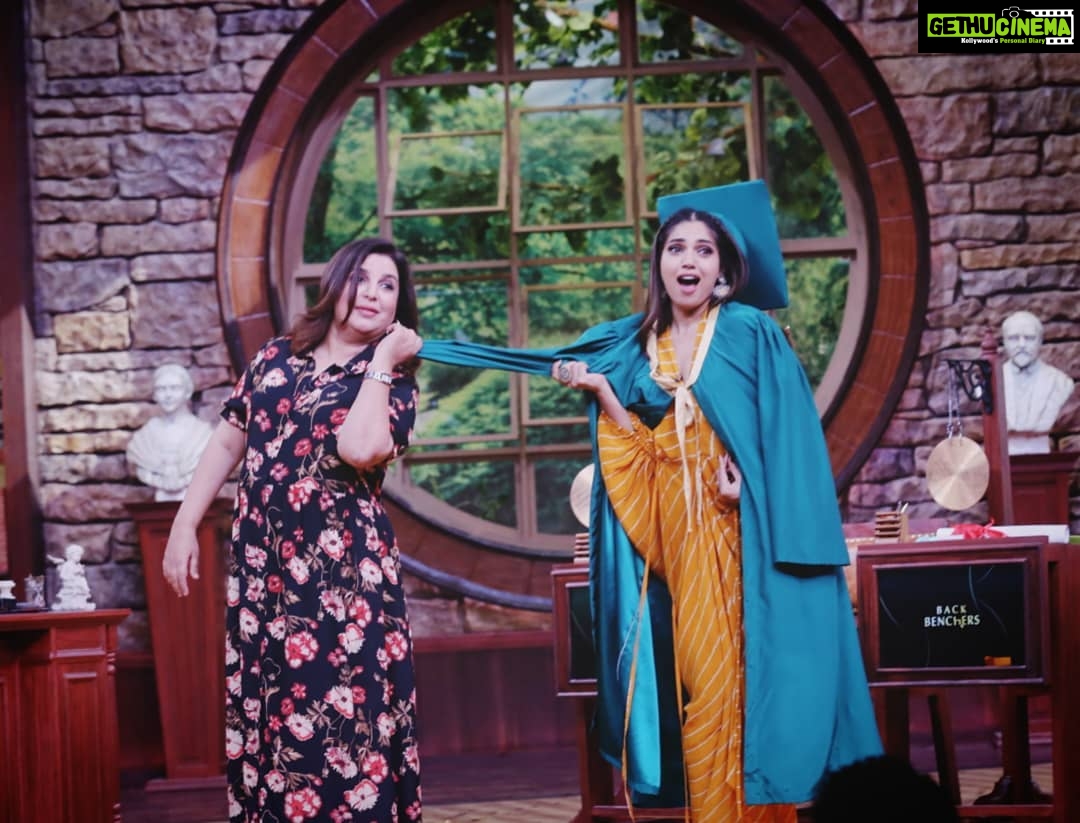 Bhumi Pednekar Instagram - Back to school !!! With my Bebe @taapsee, coach ji @itsviineetkumar aur headmasterni @farahkhankunder ! #Backbenchers #FlipkartVideos