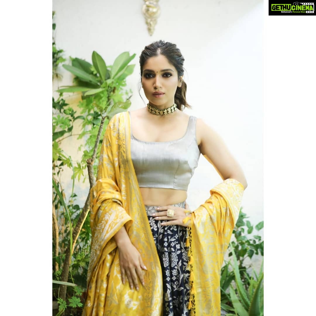 Bhumi Pednekar Instagram - बन थन चली देखो ....💃