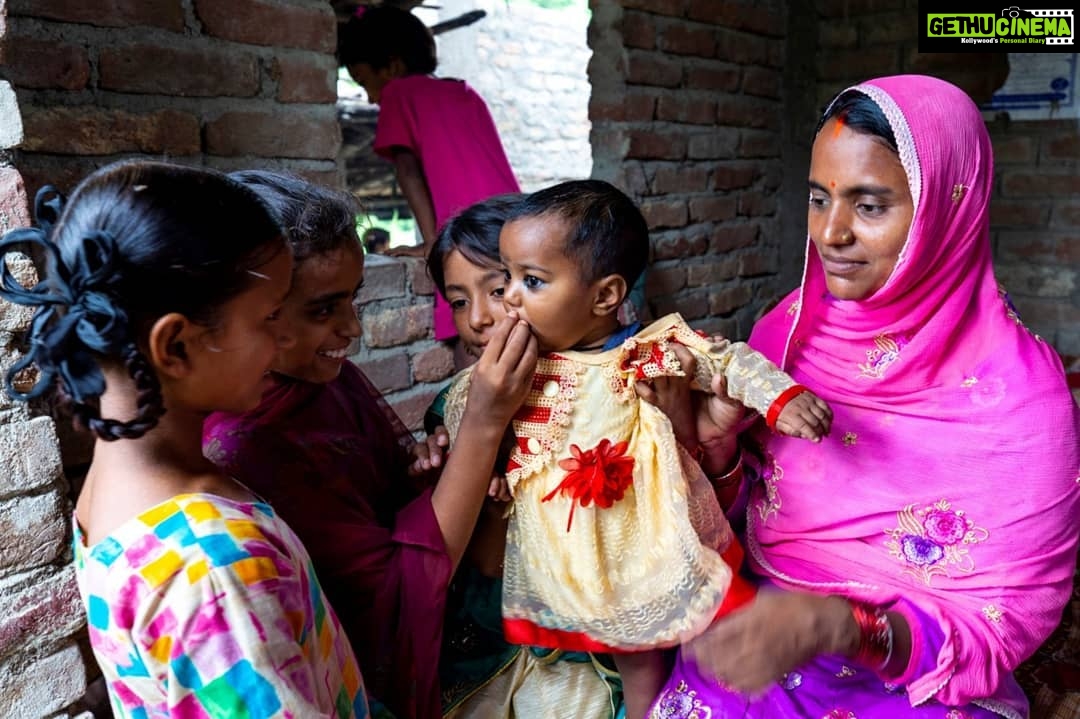 Bhumi Pednekar Instagram - A healthy India begins with your step towards good nutrition. Let's support #POSHANAbhiyaan for a malnutrition-free India. #PoshanMaah2019 @smritiiraniofficial @ministrywcd