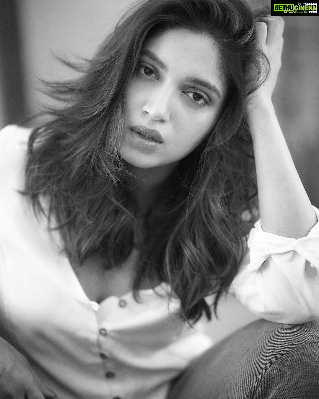 Bhumi Pednekar Instagram - Post pack up shot @avigowariker ❤️ . . . #blackandwhite #shootdiaries #musing