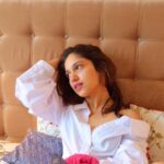 Bhumi Pednekar Instagram - Dreamy Sunday 💓✨ How’s Your Sunday Been? #Mood #Love #Happiness #Dreamy #Live #Sunday #Home Mumbai - A City of Dreams
