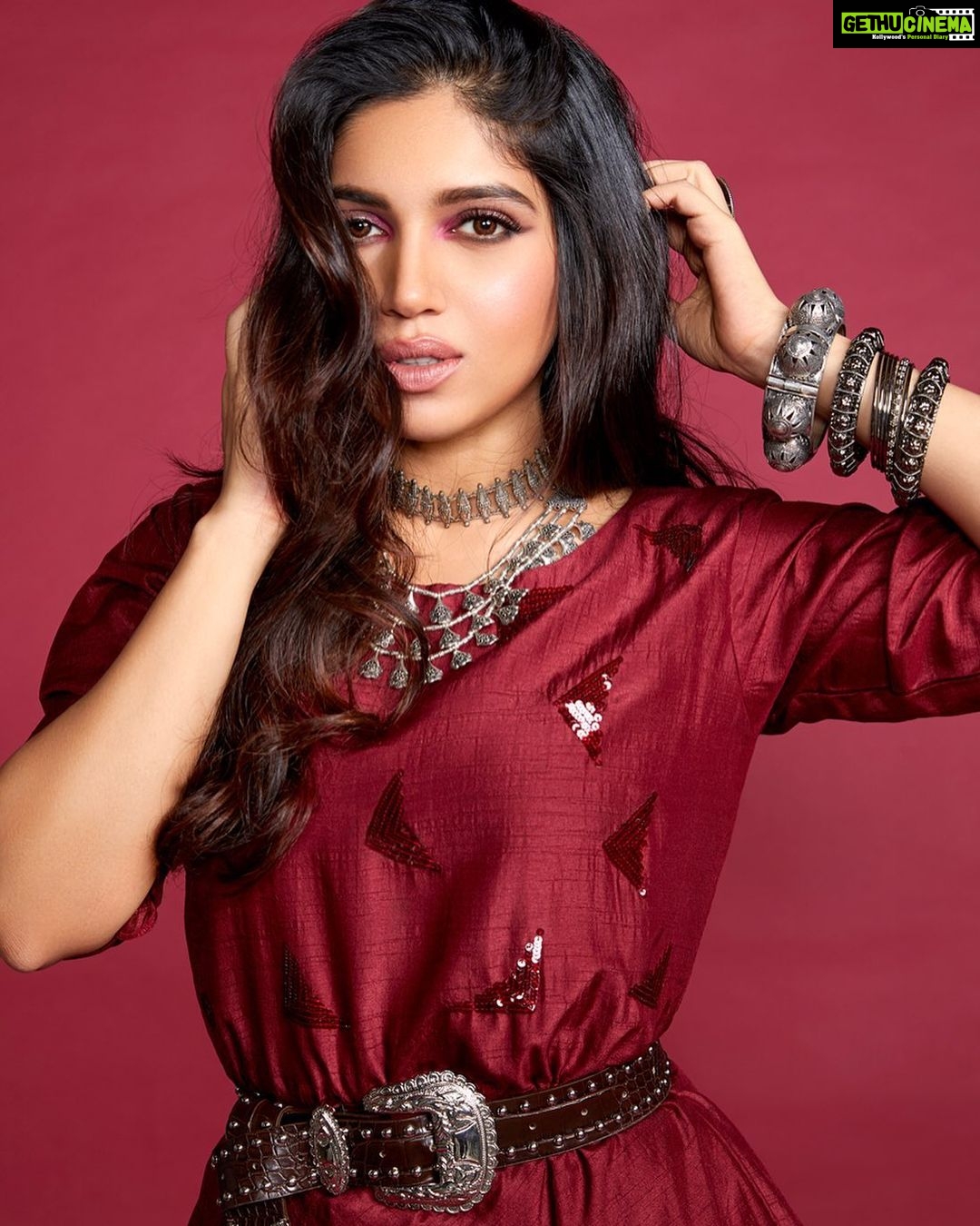 Bhumi Pednekar Instagram - That tribal vibe ✌🏻 . . . @raisin.global #raisingirl #iloveraisin #weekend #ready #goodmorning #family