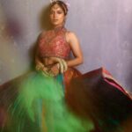 Bhumi Pednekar Instagram - उसकी रूह में हर क़िस्म के रंग बस्ते थे, उसके साँसोन में गजरे की मेहेक। . . #goodnight #love #insta #fam #covergirl #august #throwback